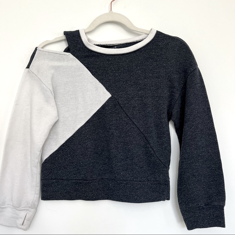 Zella Girl Navy and White Long Sleeve With Shoulder Cutout And Geometric Design